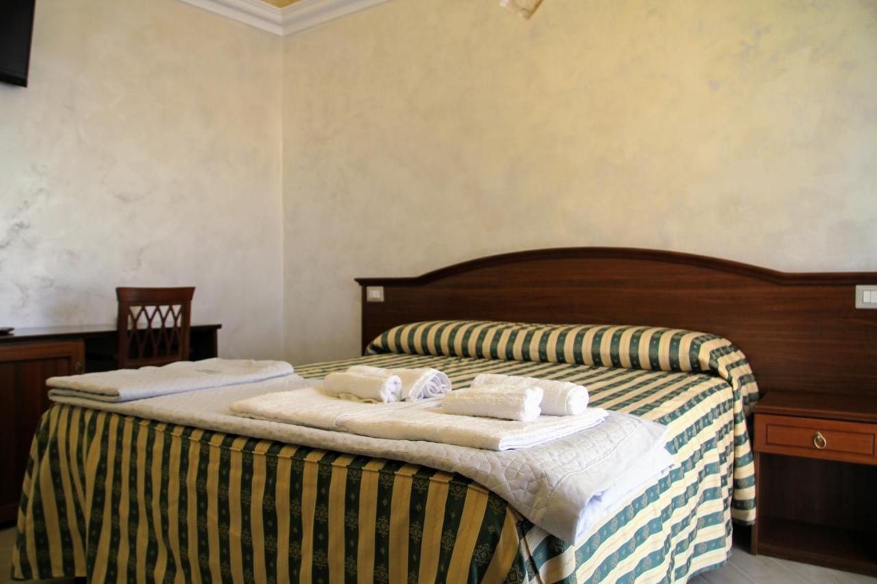 Rooms Dimora Arco - Affitti Brevi Italia Monte Sant'Angelo Ngoại thất bức ảnh