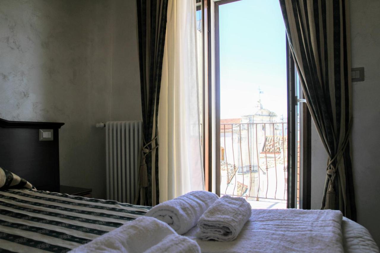 Rooms Dimora Arco - Affitti Brevi Italia Monte Sant'Angelo Ngoại thất bức ảnh
